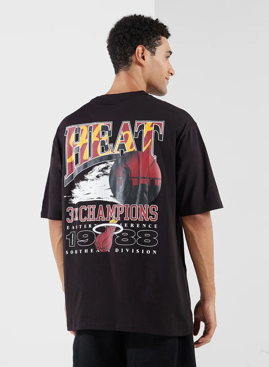New Era
NEW ERA MIAMI HEAT NBA CHAMPIONSHIP OVERSIZED T-SHIRT 'BLACK'
