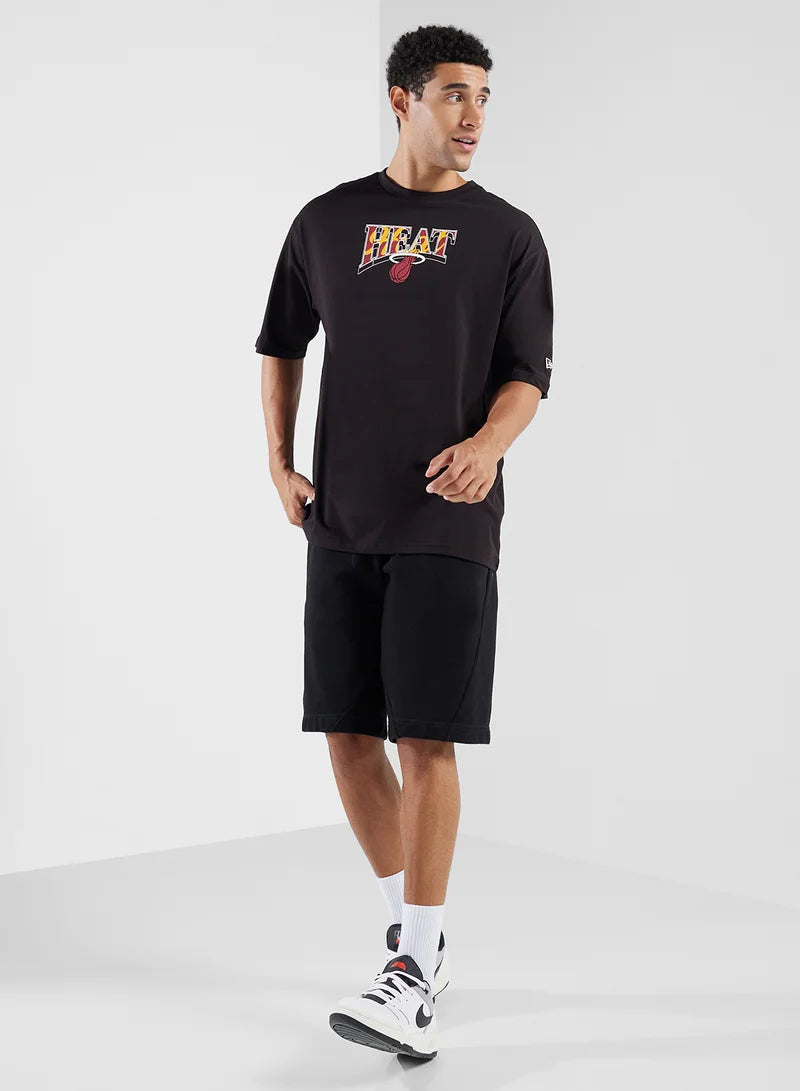 New Era
NEW ERA MIAMI HEAT NBA CHAMPIONSHIP OVERSIZED T-SHIRT 'BLACK'