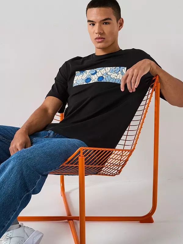 HUGO BOSS
Blue-logo T-shirt in cotton jersey