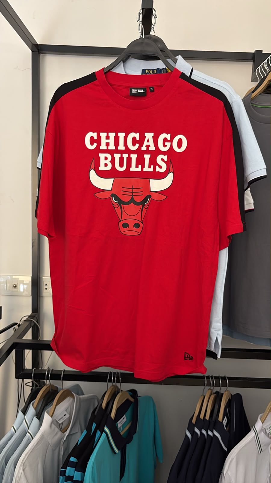 New Era
Short sleeve red Chicago Bulls New Era NBA Mesh Panel OS T-shirt.